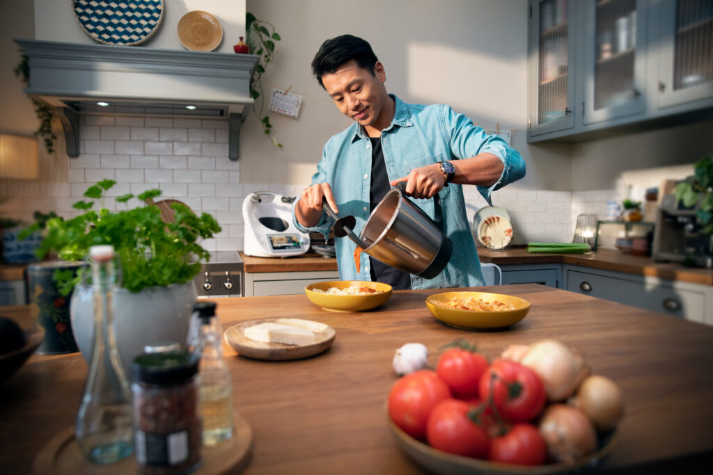 Así Cocina Un Clementino!: Preservando La Cocina Criolla By Ángel